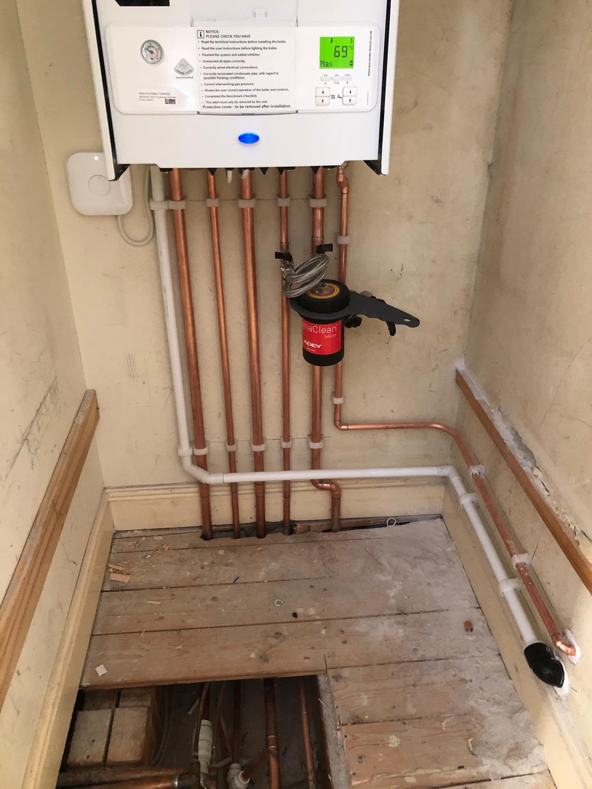 Worcester Bosch combi boiler installation with copper pipework and a magnetic system filter